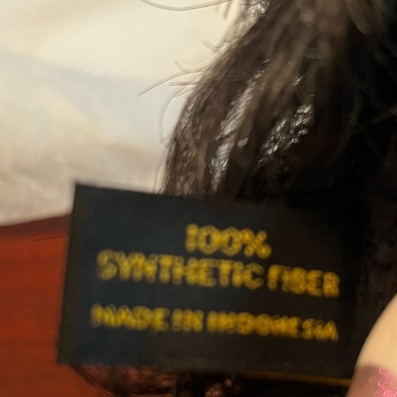 Fashion Source Wig Collection Salt & Pepper Women curly wig - Picture 7 of 7